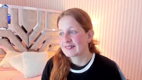 Violeta online show from December 3, 1:50 am