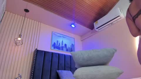 Viiolett online show from April 17, 9:50 pm