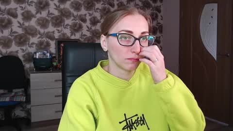 Snapshot of vikaericka chatting on February 9, 8:11 am Vika online show from February 9, 8:11 am