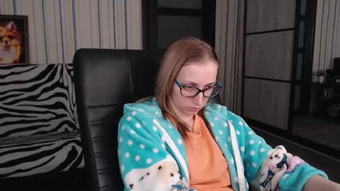 Snapshot of vikaericka chatting on February 21, 12:05 am Vika online show from February 21, 12:05 am