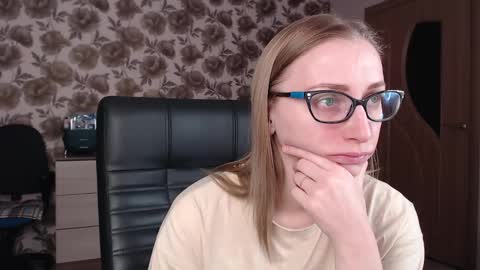 Snapshot of vikaericka chatting on January 18, 2:47 am Vika online show from January 18, 2:47 am