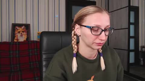 Snapshot of vikaericka chatting on October 16, 11:35 am Vika online show from October 16, 11:35 am