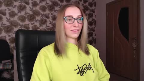 Snapshot of vikaericka chatting on December 10, 4:34 am Vika online show from December 10, 4:34 am