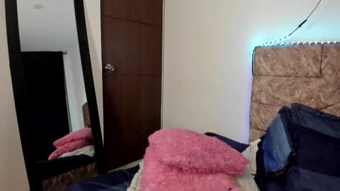 Vikgomez online show from February 23, 3:29 am