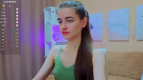 vikiberry online show from November 6, 5:02 am