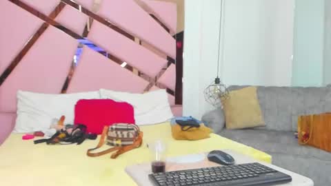 vikiTomson online show from February 12, 12:33 pm