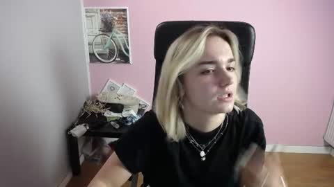 viktoria_lovely online show from June 19, 7:45 am