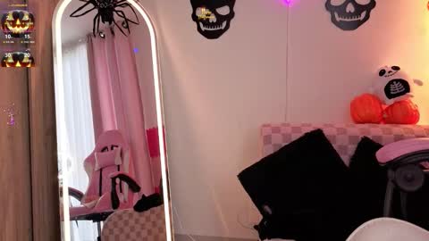 violet online show from October 25, 6:59 pm