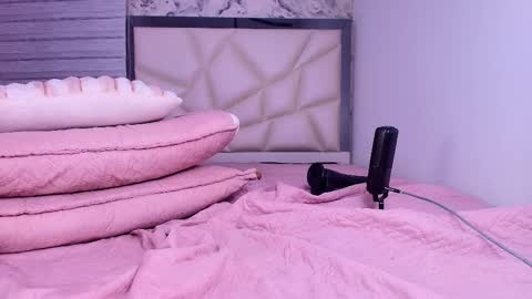 violeta london online show from March 21, 8:19 am