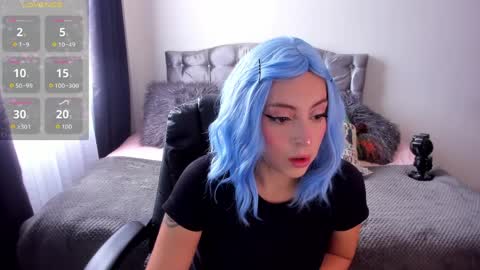 Violeta  Help me reach 150 thumbs up    online show from April 3, 5:11 pm