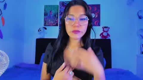 Snapshot of violetbunnyy1 chatting on January 29, 4:26 am Violet online show from January 29, 4:26 am