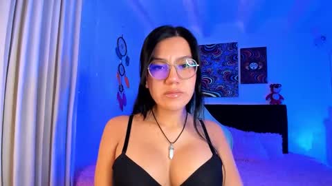 Snapshot of violetbunnyy1 chatting on September 17, 3:26 am Violet online show from September 17, 3:26 am