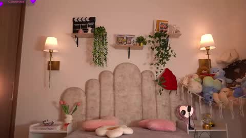 violeth___ online show from February 17, 1:21 pm