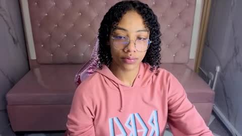 violeth_b online show from December 15, 12:43 pm