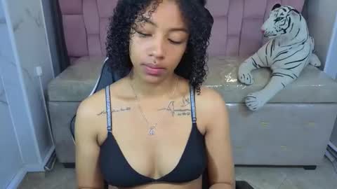 violeth_b online show from March 3, 1:06 pm