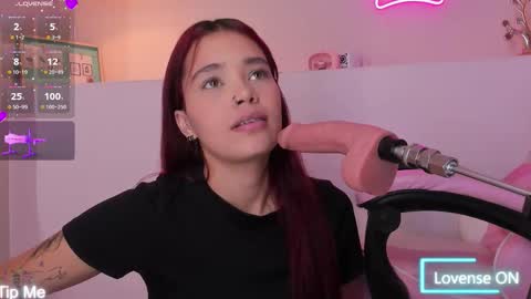 Violeth Hill online show from November 15, 8:10 pm