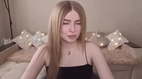 ViolettaOtis online show from January 18, 10:11 am