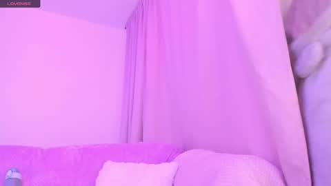 Violett online show from December 5, 4:12 pm