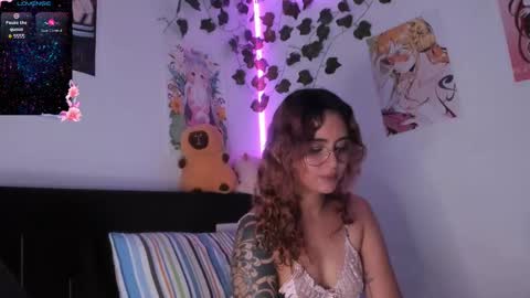 Snapshot of violetteramirez01 chatting on February 3, 10:11 pm Violette online show from February 3, 10:11 pm