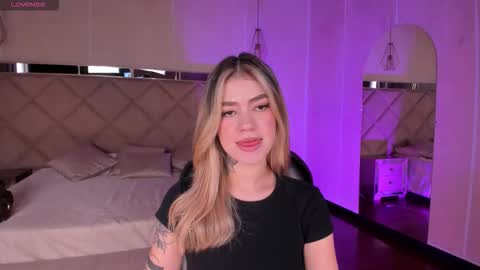 Violett  online show from November 17, 6:30 pm