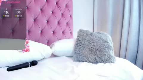 Snapshot of violettharous chatting on October 2, 12:37 am VioletthaRous online show from October 2, 12:37 am