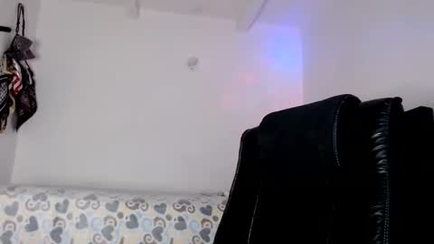 Snapshot of violetwitch05 chatting on January 7, 4:48 pm Violet online show from January 7, 4:48 pm
