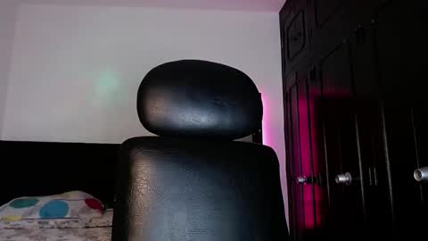 Snapshot of violetwitch05 chatting on September 9, 5:07 am Violet online show from September 9, 5:07 am