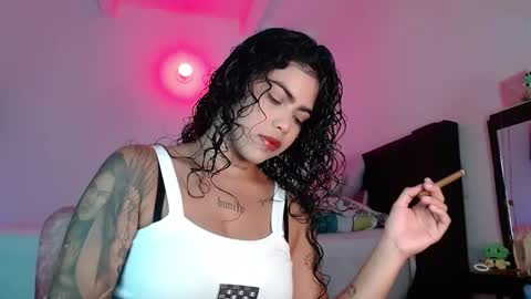 Snapshot of violetwitch05 chatting on January 29, 6:39 pm Violet online show from January 29, 6:39 pm