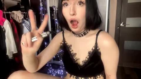 virusdoll online show from May 2, 12:19 pm
