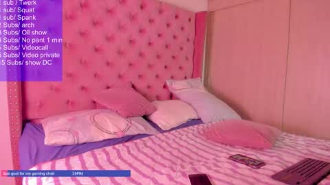 Snapshot of vivi_cooper chatting on September 23, 1:15 am vivi cooper online show from September 23, 1:15 am
