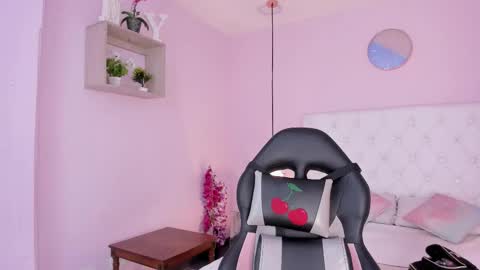 Vivi online show from December 22, 4:04 am