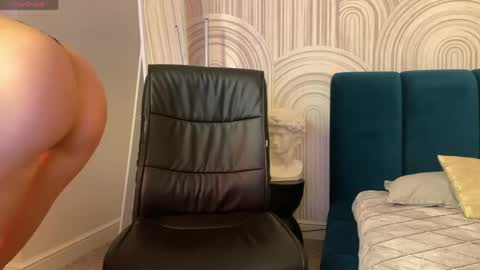 Vivian Evans online show from April 13, 1:07 am