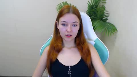 Snapshot of vivien_leight chatting on January 13, 7:43 am Vivien online show from January 13, 7:43 am