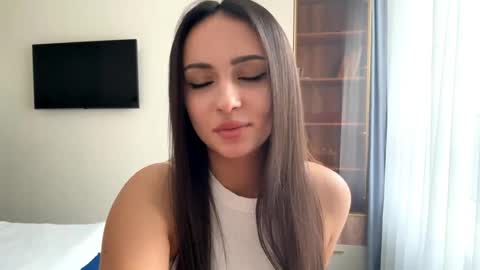 Miss Mia online show from April 7, 1:02 pm