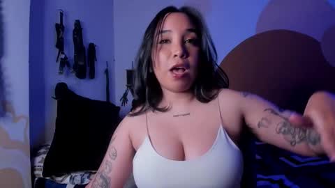 Waningrose  Lu online show from December 2, 9:26 pm