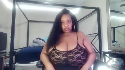 LAUREN LUSH online show from February 3, 5:40 am