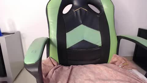 Trixie 3 online show from February 2, 2:27 pm