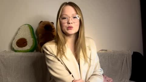 Elise online show from November 30, 5:39 pm