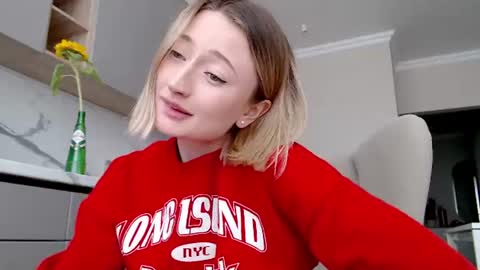 Daisy    online show from June 22, 2:14 pm