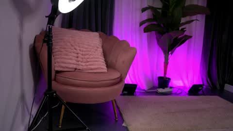 Wendy online show from May 24, 9:03 pm