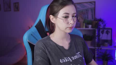 little girl who is always rightLisa online show from December 7, 2:42 am