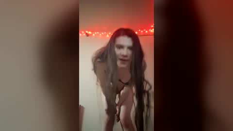 wetlilys online show from June 17, 5:53 am