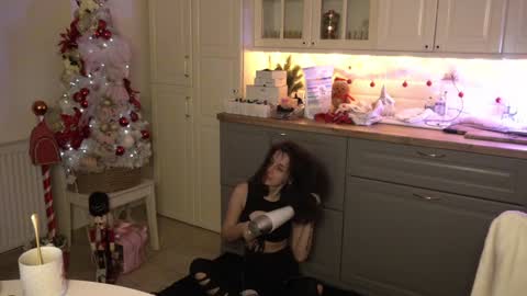 Snapshot of whats_her_name chatting on December 30, 5:55 pm Victoria Maria online show from December 30, 5:55 pm