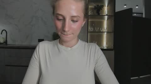 Snapshot of whi_te0 chatting on October 29, 8:29 am Alexa online show from October 29, 8:29 am