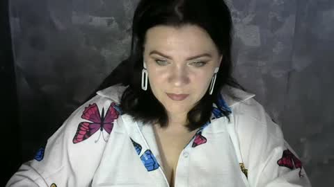 white__queen_ online show from June 26, 6:25 am