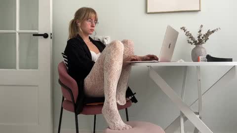 Anita online show from May 17, 4:22 am