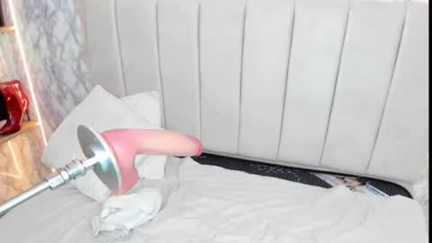 whitneyyfox online show from October 28, 12:27 am