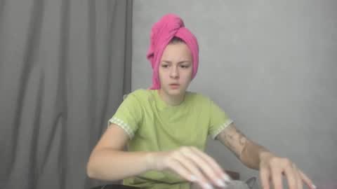 Veronica online show from March 3, 7:42 pm