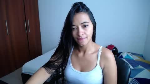 Ilauren online show from April 2, 2:25 pm