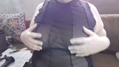 Snapshot of winnieatplay chatting on January 7, 8:10 pm Winnie online show from January 7, 8:10 pm